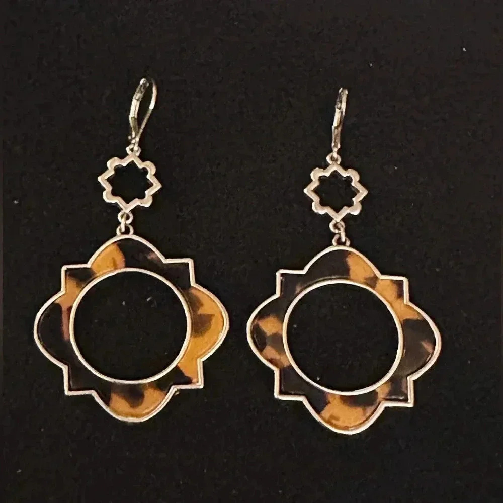 Tortoise Shell Earrings - Picture 2 of 3